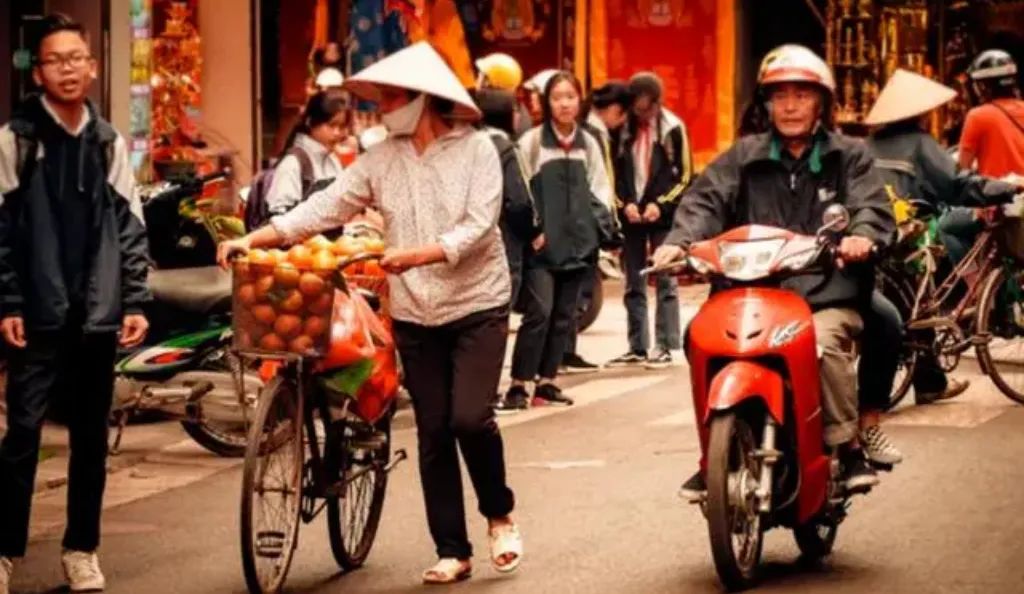 越南摸中国过河，却在溺水中喊救命