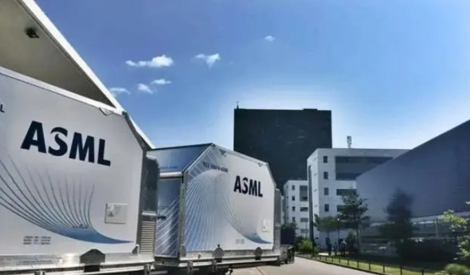 铁了心出走？荷兰豪掷200亿挽留ASML，人民日报说得很对！