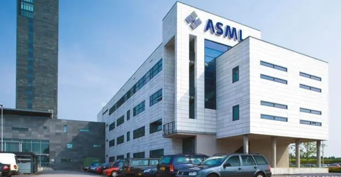 铁了心出走？荷兰豪掷200亿挽留ASML，人民日报说得很对！