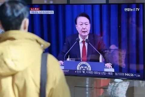 韩国政变又爆“惊天大瓜”！尹锡悦故意挑衅金正恩，企图假扮朝鲜军人潜入首尔处决政敌？