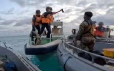 菲律宾海军特战队被中国手机自拍杆缴械后，美国口头谴责