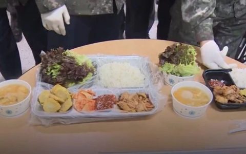 这都发达国家了，韩军餐桌上的伙食，还是不如驻韩美军泔水桶里的