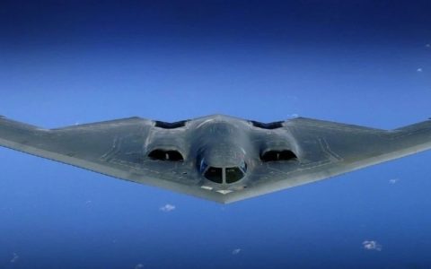 B-2轰炸胡塞武装地下弹药库，显示的是尴尬