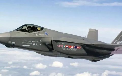 看完中国无人机，马斯克点名批评F-35，揭穿美军最后一块“遮羞布”